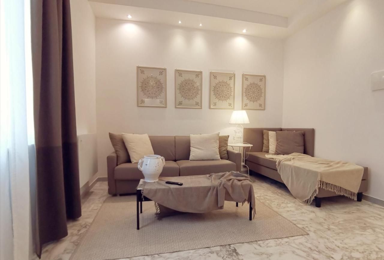 Flos Guest House Lucera Buitenkant foto