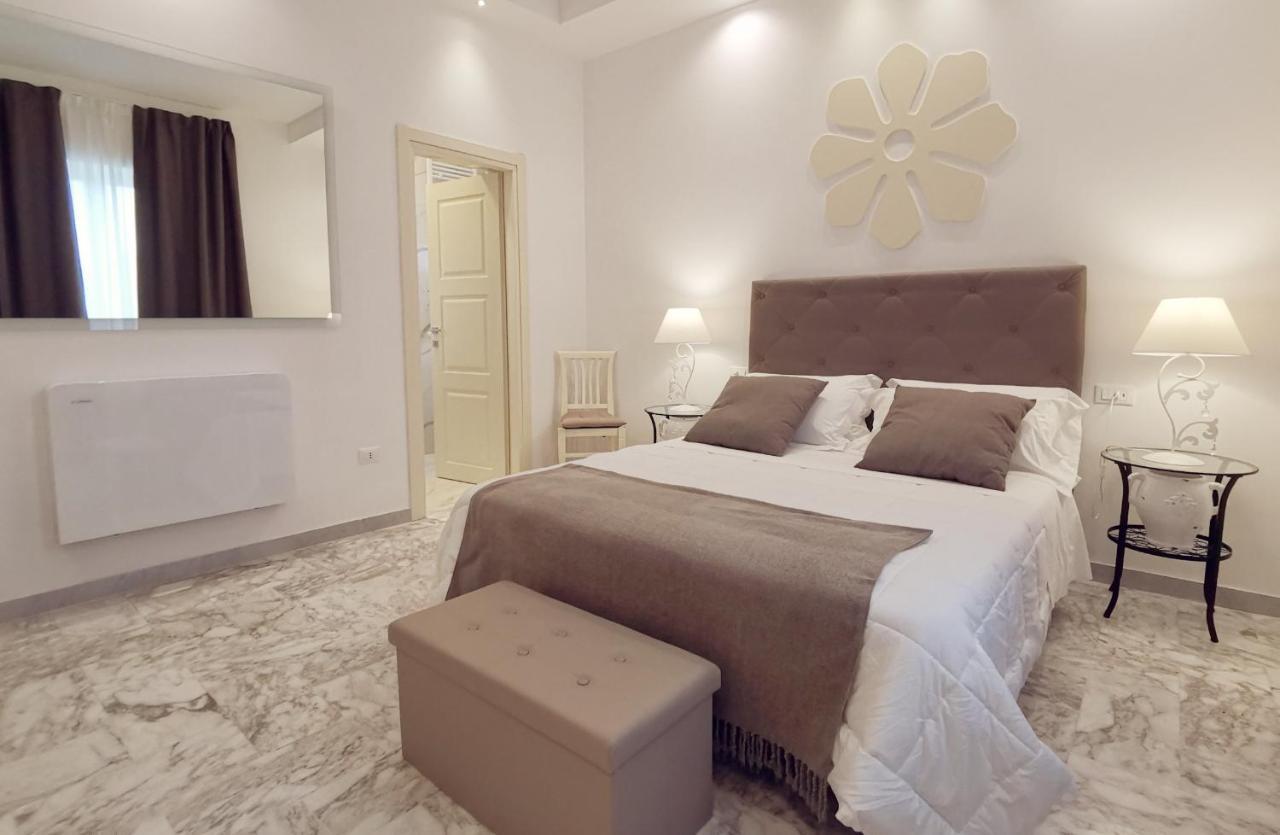 Flos Guest House Lucera Buitenkant foto