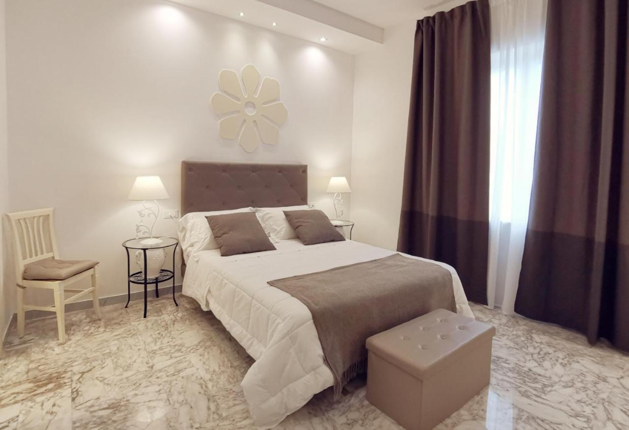 Flos Guest House Lucera Buitenkant foto